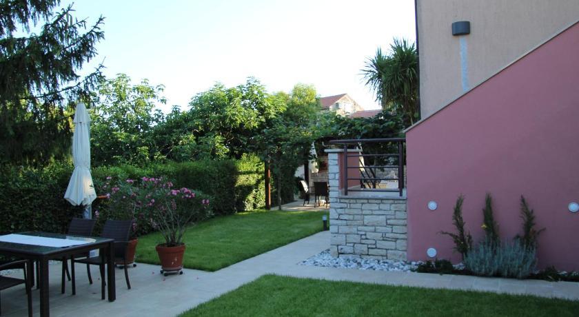 Apartments Eva Umag Exterior photo